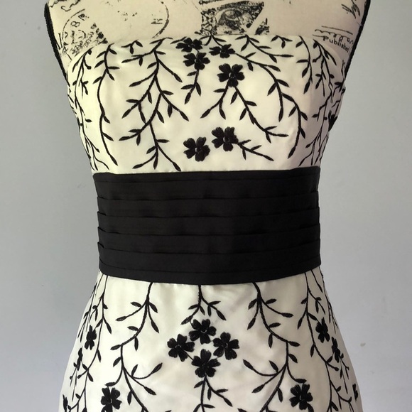 White House Black Market Floral Strapless Dress - Picture 2 of 10